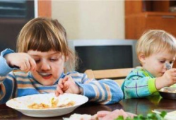 娱乐吃瓜酱跟妈妈要钱,娱乐吃瓜酱向妈妈“借”钱的温馨一幕